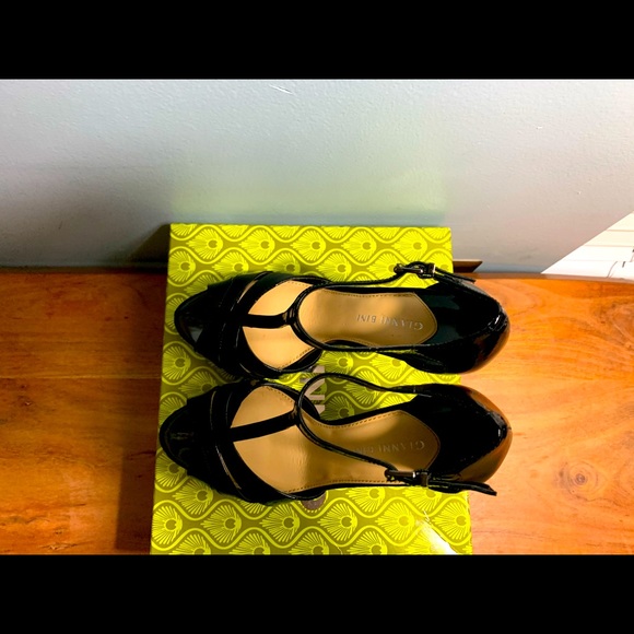 Gianni Bini Platform Heel - Picture 4 of 4